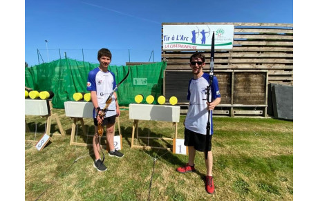 Deux archers du club découvrent le Run Archery